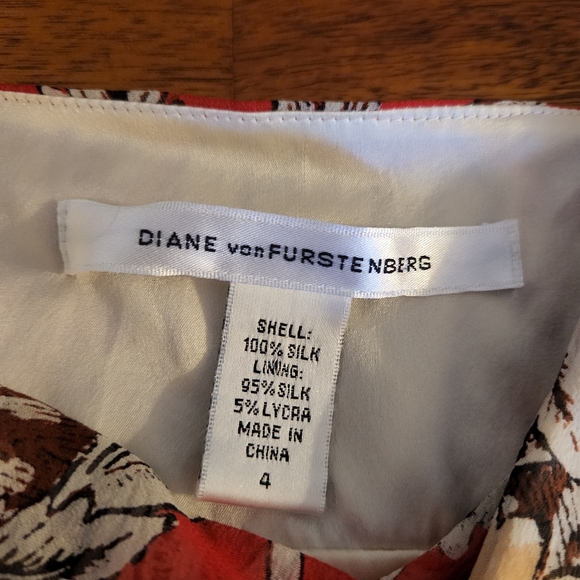 Mariana Knee-Length Dress - Picture 4 of 4